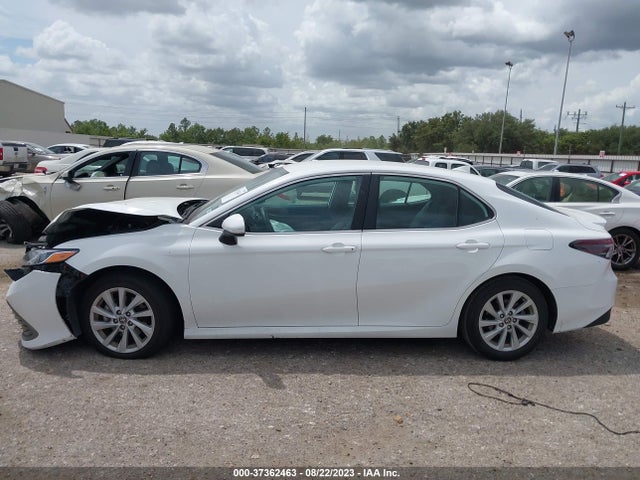 2022 TOYOTA CAMRY LE VIN: 4T1C11AKXNU055891
