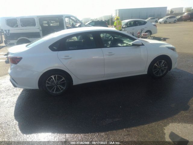 3KPF24AD7PE637594 KIA Forte Lxs