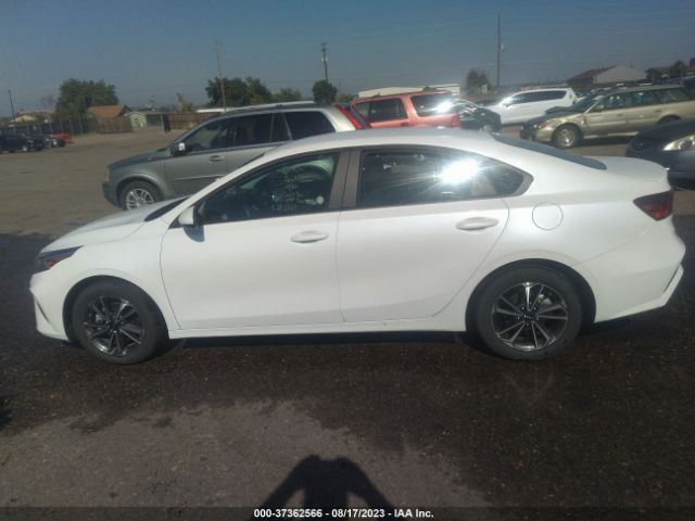 3KPF24AD7PE637594 KIA Forte Lxs