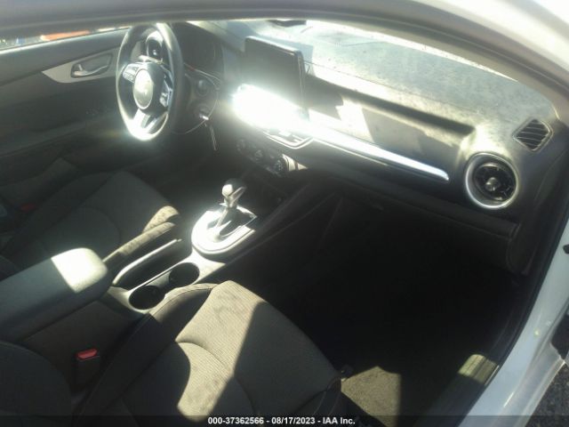 3KPF24AD7PE637594 KIA Forte Lxs