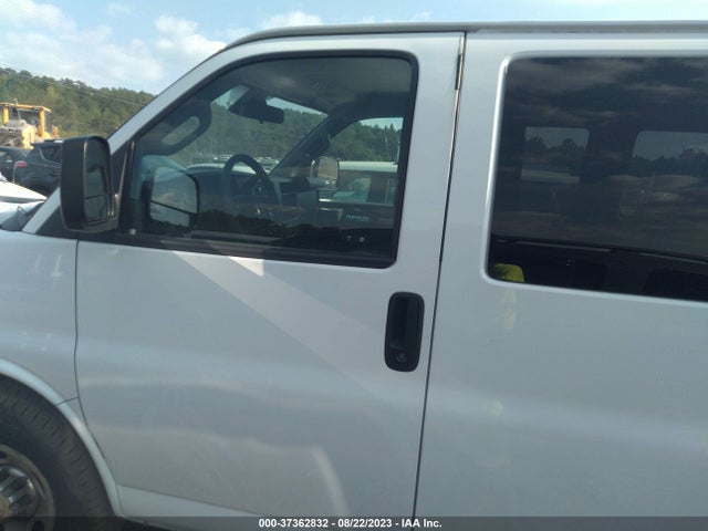 Chevrolet Express Passenger Lt 2019 1GAZGPFGXK1367333 Image 14