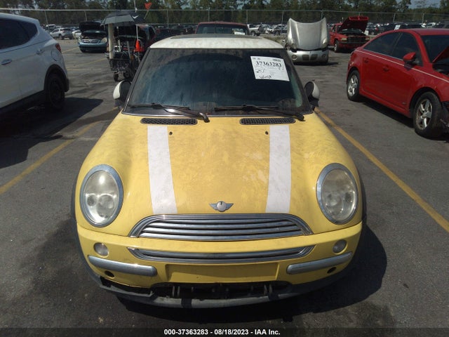 2003 MINI COOPER HARDTOP VIN: WMWRC33413TC40501