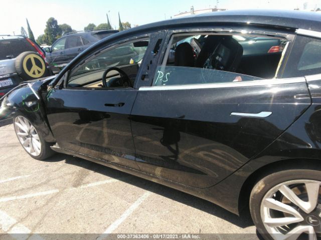 5YJ3E1EB5JF186832 Tesla Model 3 Long Range