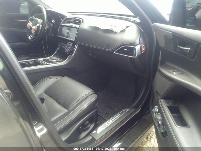 2017 JAGUAR XE SAJAL4BV8HA953185 Photo 4