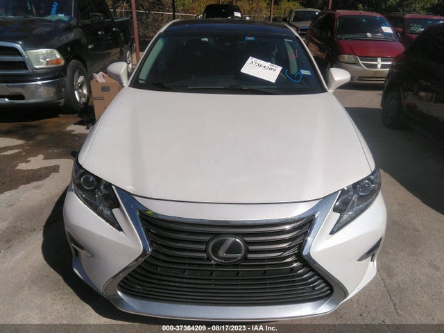 58ABK1GG7HU057929 Lexus ES