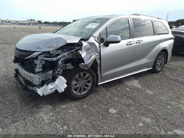 Toyota SIENNA XLE 2022 5TDYRKEC2NS122998 Image 2