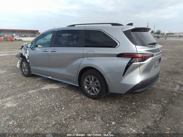 Toyota SIENNA XLE 2022 5TDYRKEC2NS122998 Image 3