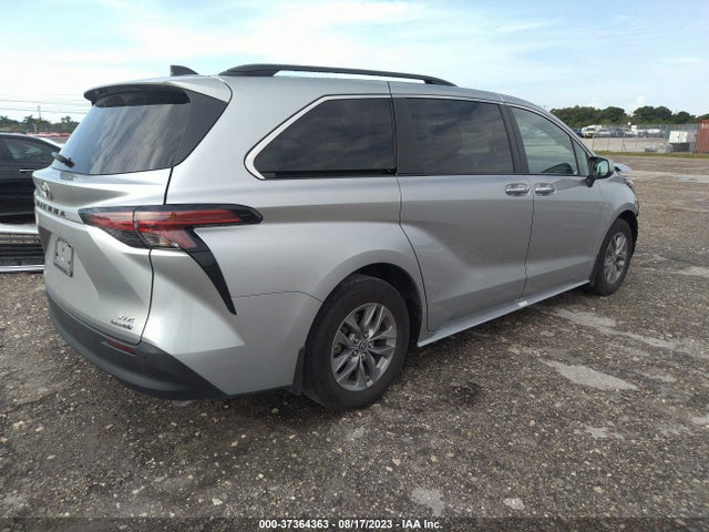 Toyota SIENNA XLE 2022 5TDYRKEC2NS122998 Image 4