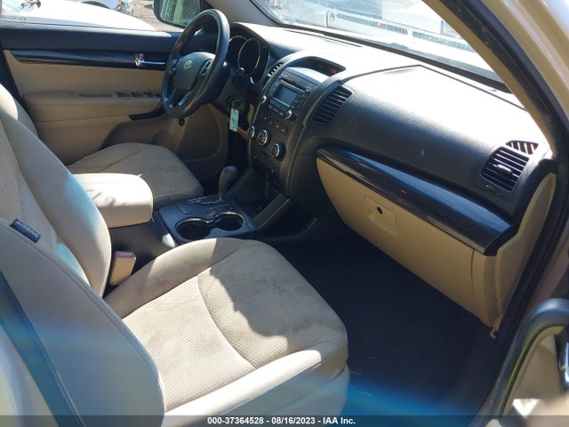 2011 KIA SORENTO LX VIN: 5XYKTDA12BG112830