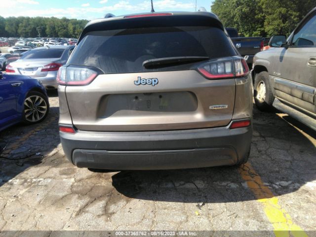 1C4PJLCB4KD357865 Jeep Cherokee Latitude