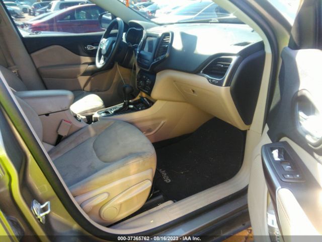 1C4PJLCB4KD357865 Jeep Cherokee Latitude