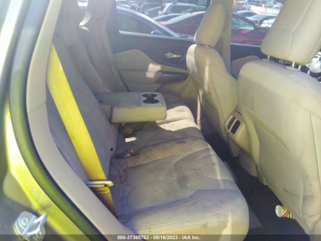 1C4PJLCB4KD357865 Jeep Cherokee Latitude