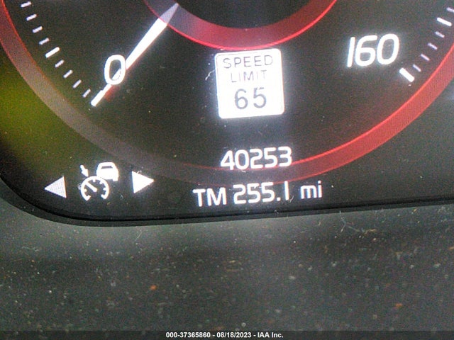 2020 VOLVO XC40 R-DESIGN VIN: YV4162UM7L2311801