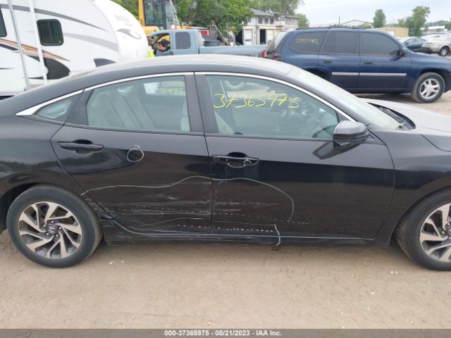 19XFC2F75JE012400 Honda Civic Sedan Ex