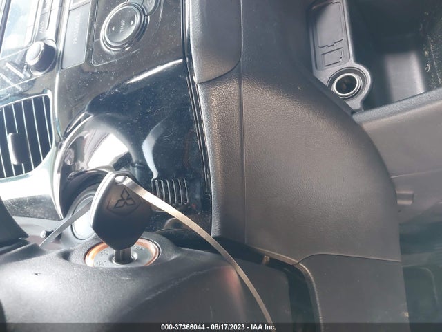 Mitsubishi Outlander Es 2016 JA4AD2A30GZ014199 Image 11