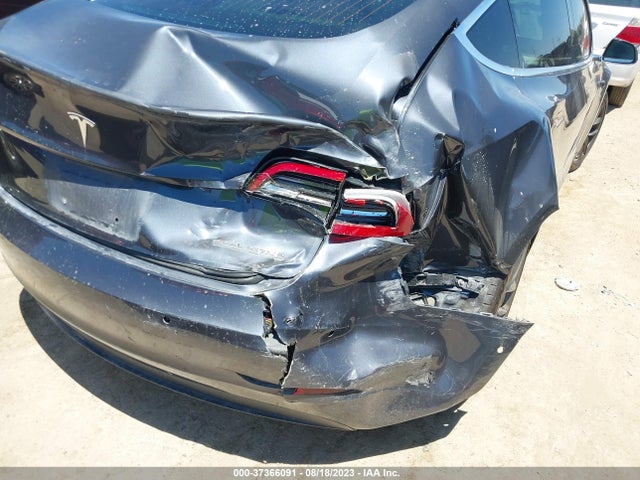 2018 Tesla 3, VIN: 5YJ3E1EB4JF055147