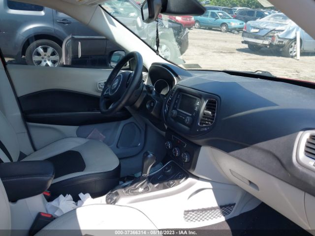 3C4NJDBBXJT355643 Jeep Compass Latitude