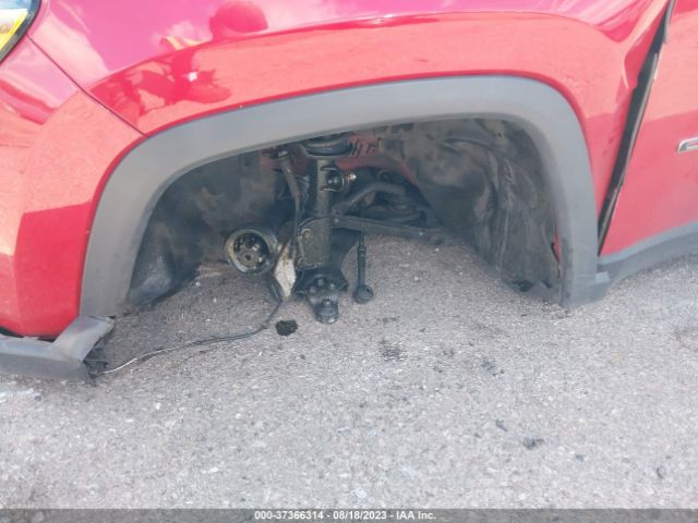3C4NJDBBXJT355643 Jeep Compass Latitude