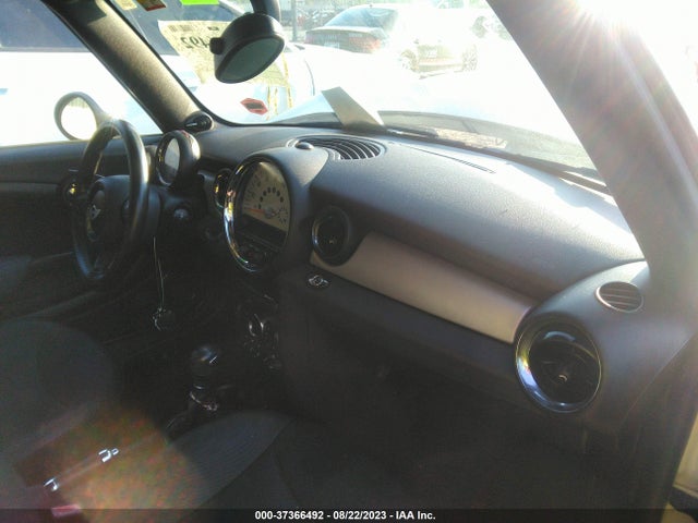 2011 MINI COOPER WMWZN3C56BT132759 Photo 4