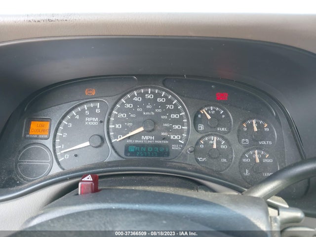 2000 GMC YUKON XL 1500 SLT VIN: 3GKEC16T1YG170996