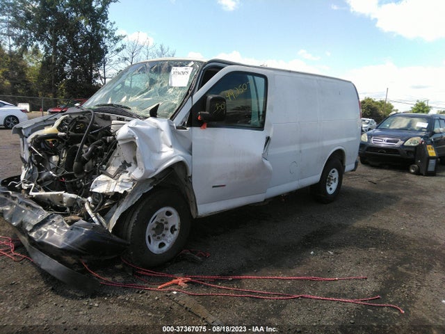 Chevrolet EXPRESS CARGO VAN 2018 1GCWGAF13J1339682 Image 2