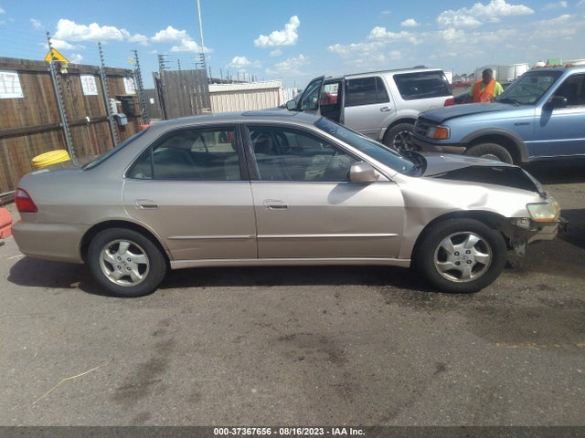 2000 HONDA ACCORD SDN EX VIN: JHMCG5657YC042697