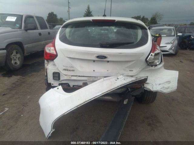 1FADP3K23EL366415 Ford FOCUS SE