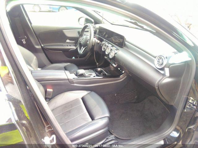 WDD3G4FB9KW001968 Mercedes-Benz A-class A 220