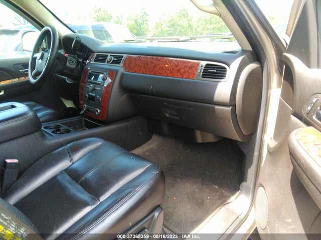 37368359 :رقم المزاد ، 3GNFK163X7G105945 vin ، 2007 Chevrolet Suburban Lt مزاد بيع
