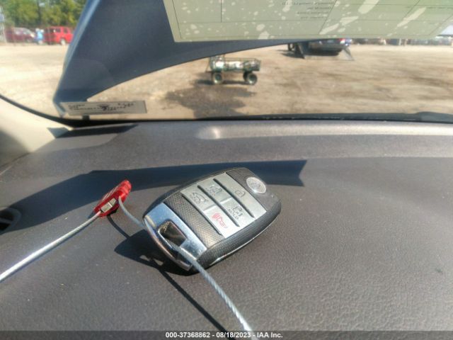 KNDMC5C17H6343245 KIA SEDONA EX