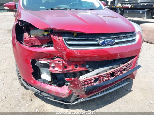 1FMCU9J98EUB23639 Ford Escape Titanium