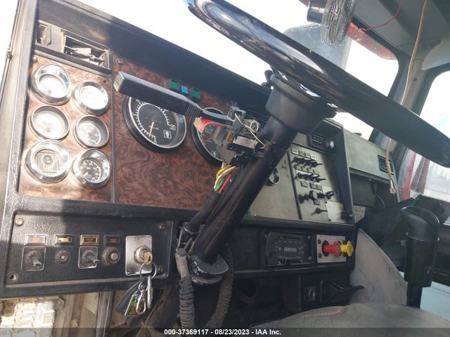 1997 Kenworth T800 T800 მანქანა იყიდება აუქციონზე, vin: 1XKDDB9XXVR665822, აუქციონის ნომერი: 37369117