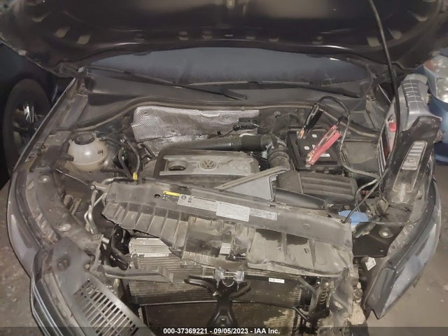 WVGAV7AX8HK044401 Volkswagen TIGUAN