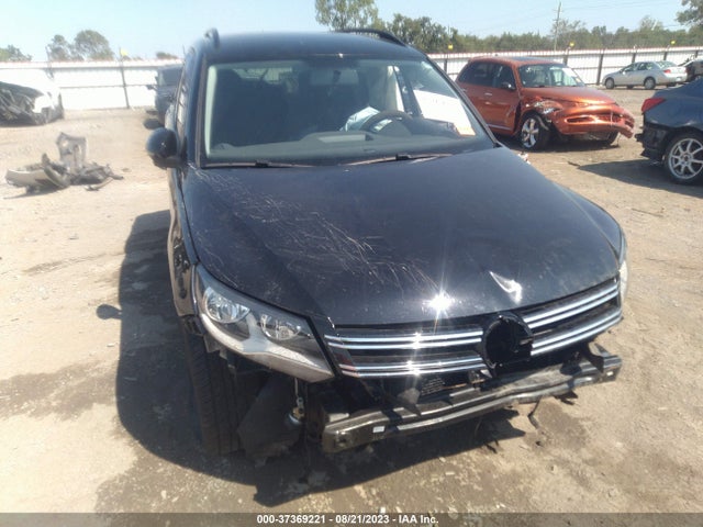 WVGAV7AX8HK044401 Volkswagen TIGUAN