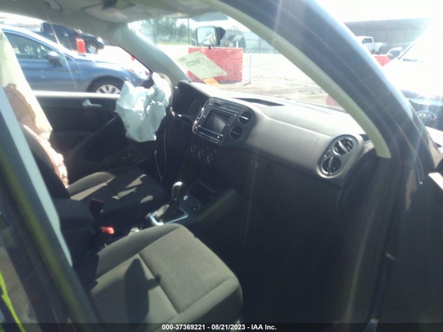WVGAV7AX8HK044401 Volkswagen TIGUAN