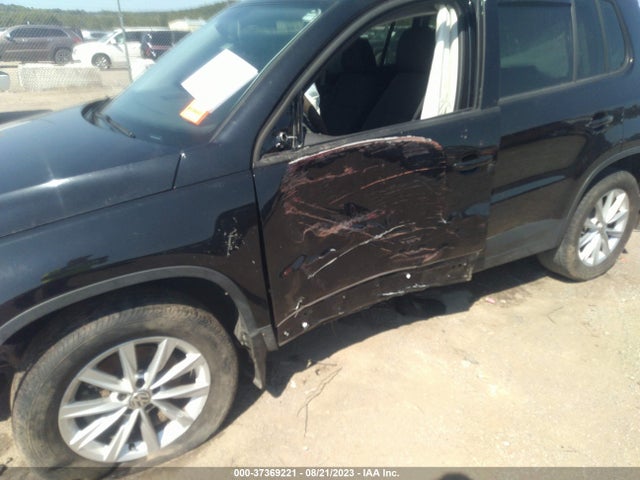 WVGAV7AX8HK044401 Volkswagen TIGUAN