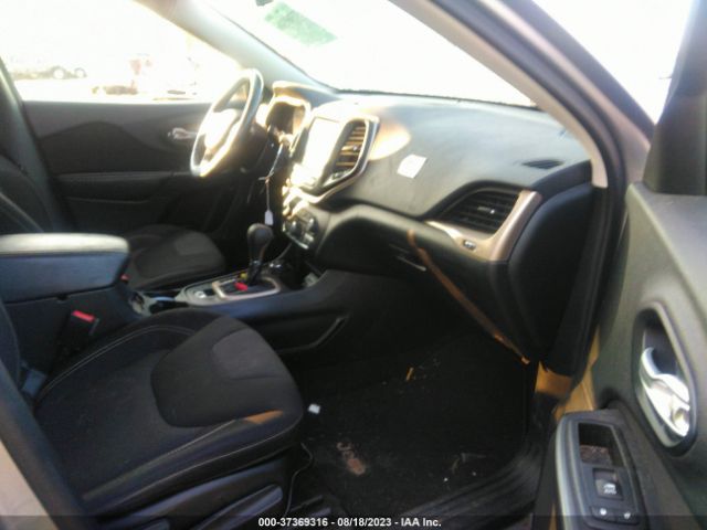 1C4PJMCS3FW687853 Jeep Cherokee Latitude