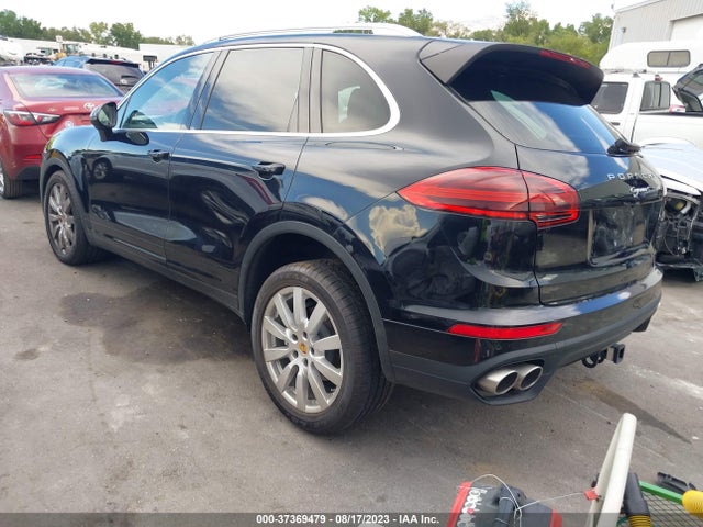 2017 PORSCHE CAYENNE WP1AB2A27HLA50171 Photo 2
