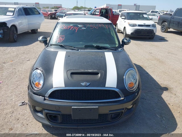 2011 MINI COOPER HARDTOP S VIN: WMWSV3C56BTY14350