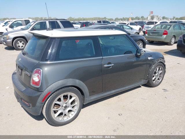 2011 MINI COOPER HARDTOP S VIN: WMWSV3C56BTY14350