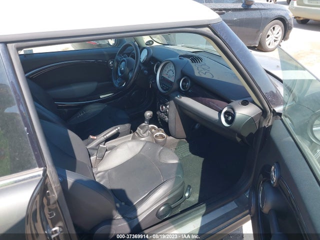 2011 MINI COOPER HARDTOP S VIN: WMWSV3C56BTY14350