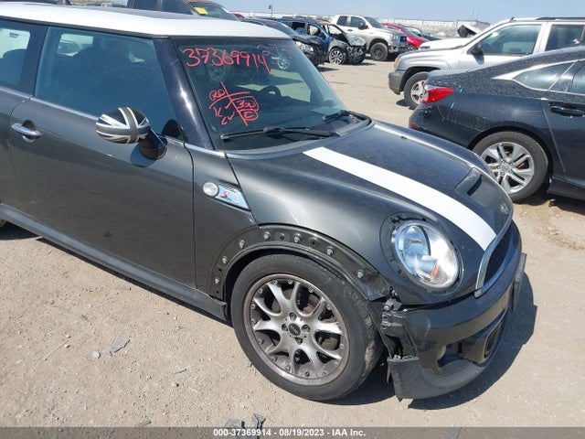 2011 MINI COOPER HARDTOP S VIN: WMWSV3C56BTY14350