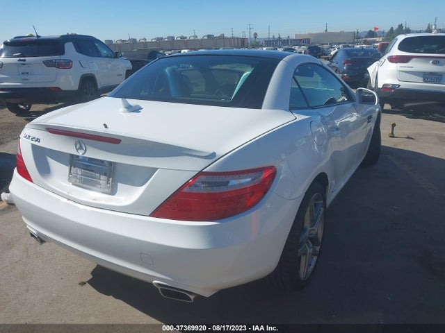 2015 Mercedes-Benz SLK-Class, VIN: WDDPK4HA8FF100145