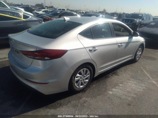 Hyundai ELANTRA SE 2018 5NPD74LF5JH395401 Image 10