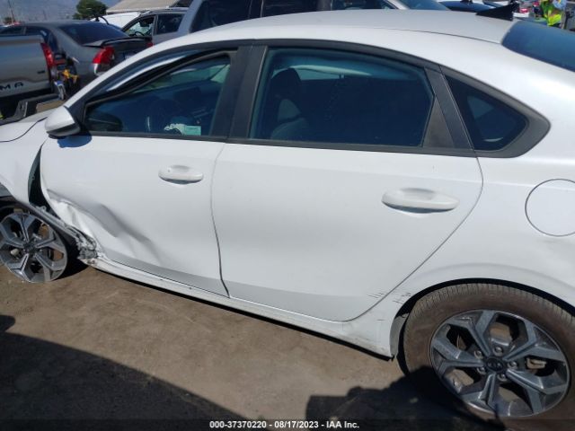3KPF24ADXME325085 KIA Forte Lxs