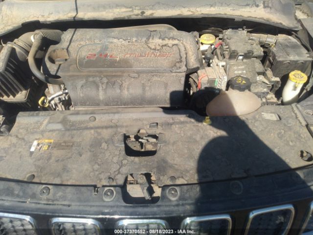 3C4NJCBB1JT318829 Jeep Compass Latitude