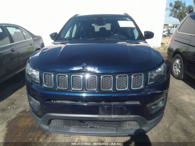 3C4NJCBB1JT318829 Jeep Compass Latitude