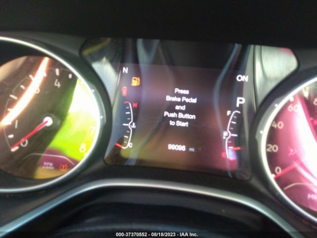 3C4NJCBB1JT318829 Jeep Compass Latitude