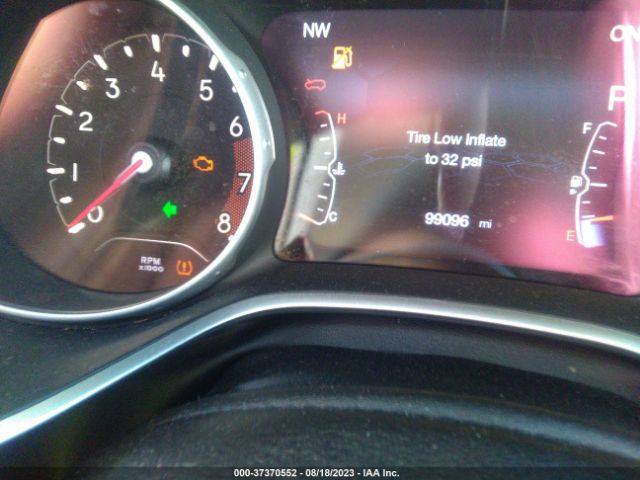 3C4NJCBB1JT318829 Jeep Compass Latitude