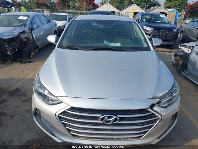 Hyundai ELANTRA SE 2018 5NPD74LF3JH400174 Image 11